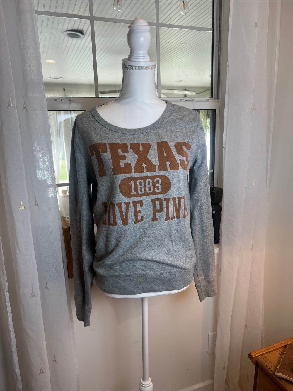 PINK Victoria's Secret Gray Sweatshirt with Brown Texas Graphic size medium.